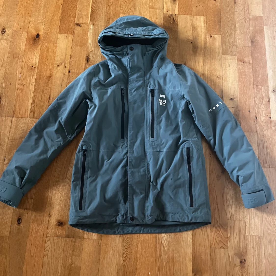 Grå vindjacka från Montec, S - 1
