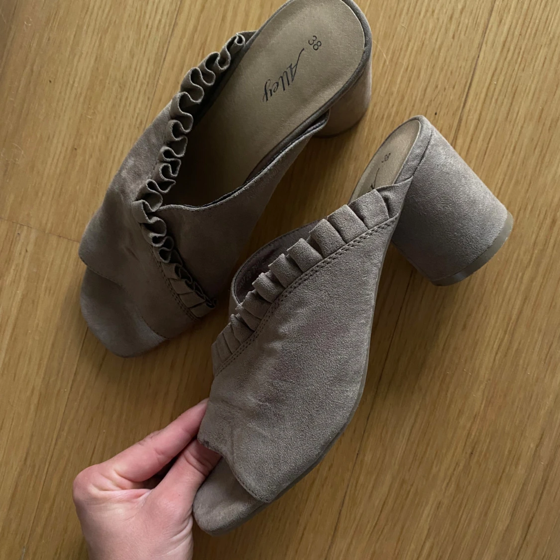 Beige mockasandaler med klack 38 - 3