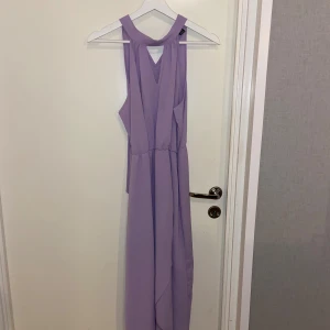 Lila klänning  - Den är använd en gång 