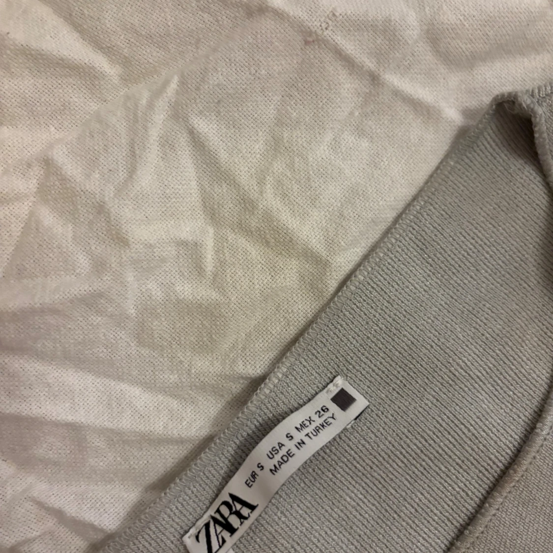 Ljusgrå stickad tröja från Zara - 1