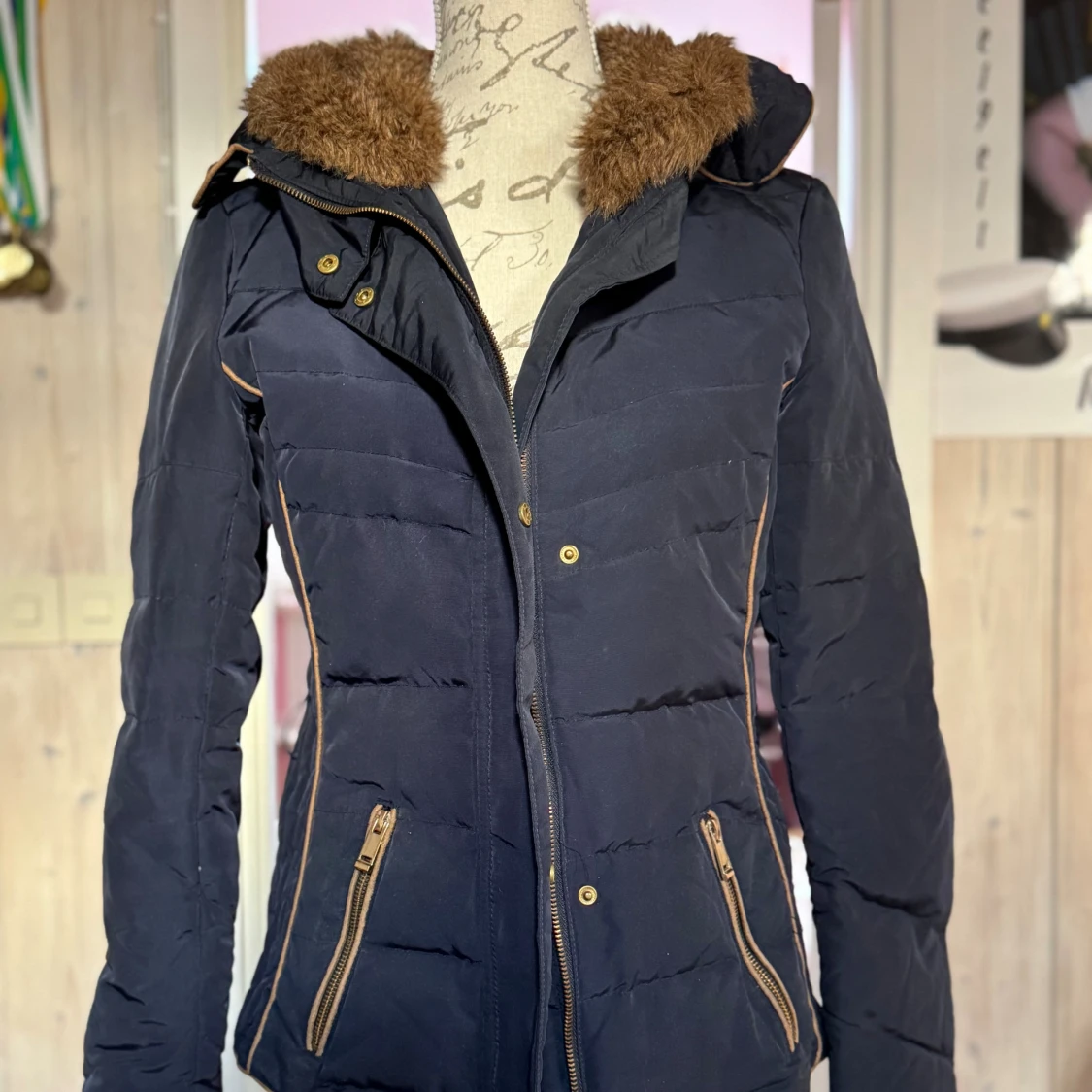 Mörkblå pufferjacka från Zara Basic