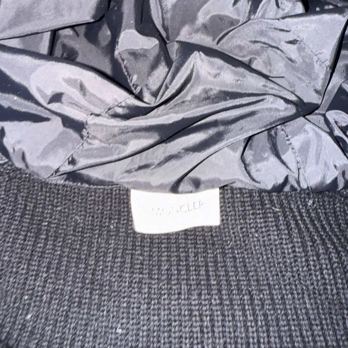 Svart pufferjacka från Moncler - 1