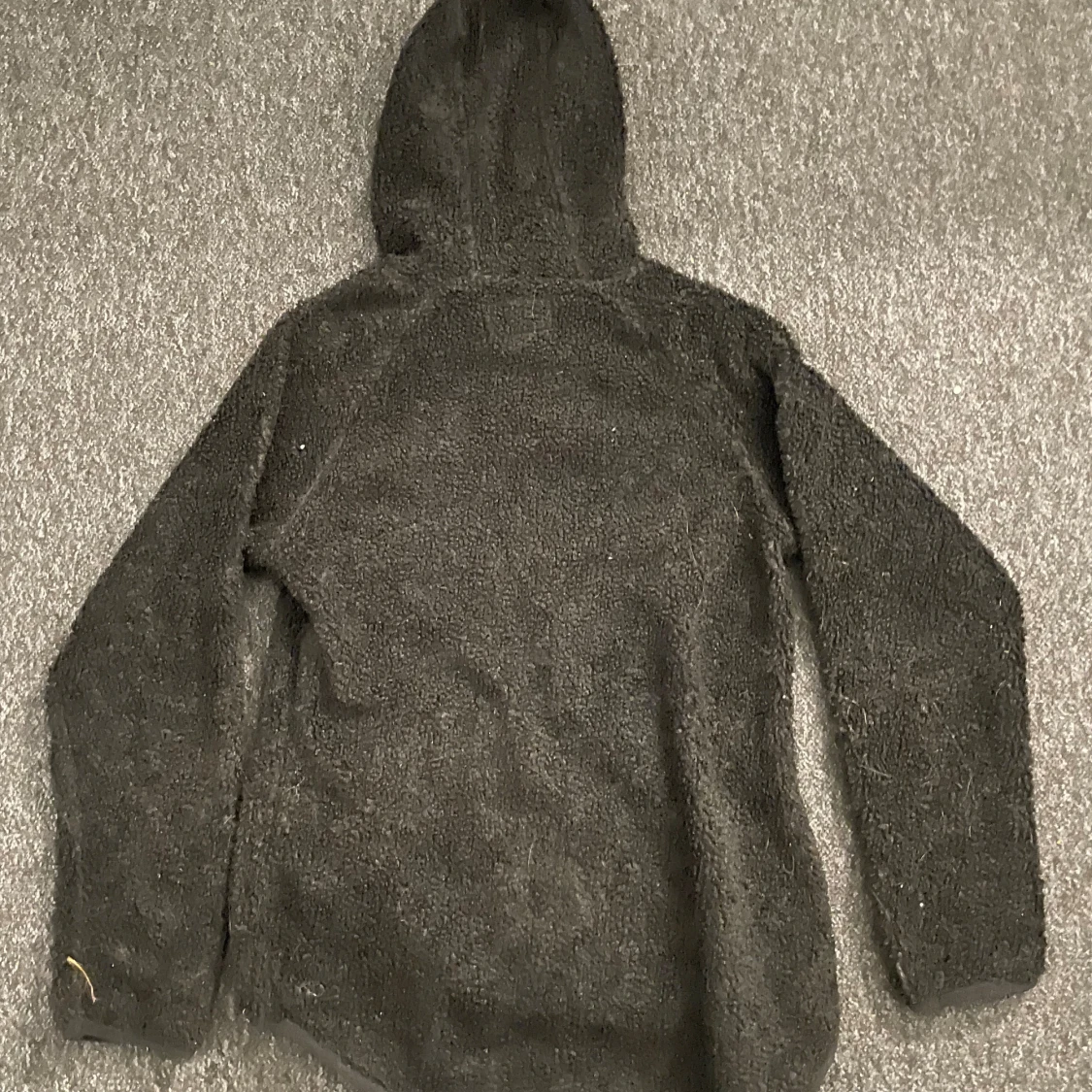 Svart fleece hoodie High Mountain - 1