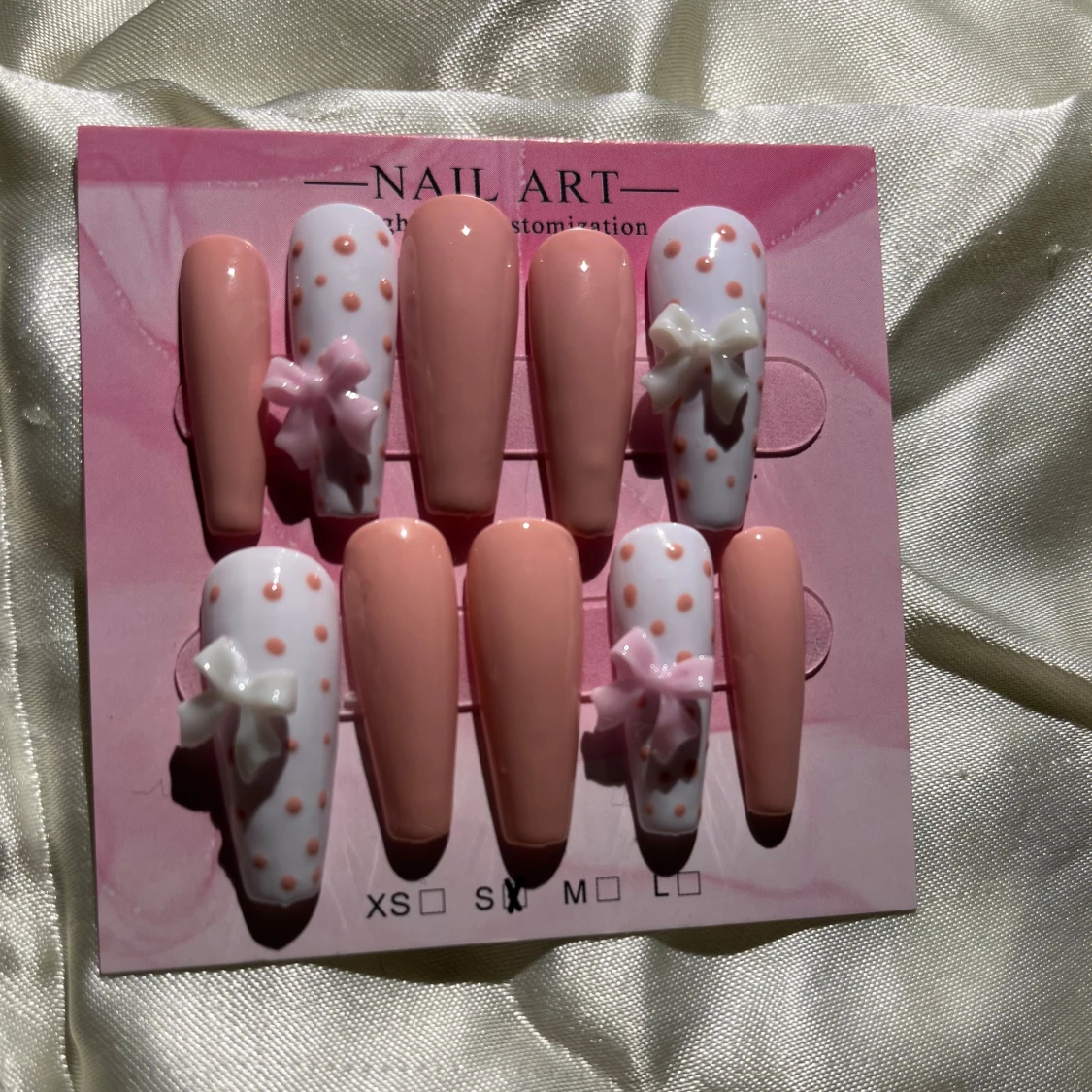 Söta rosa och vita lösnaglar - 2