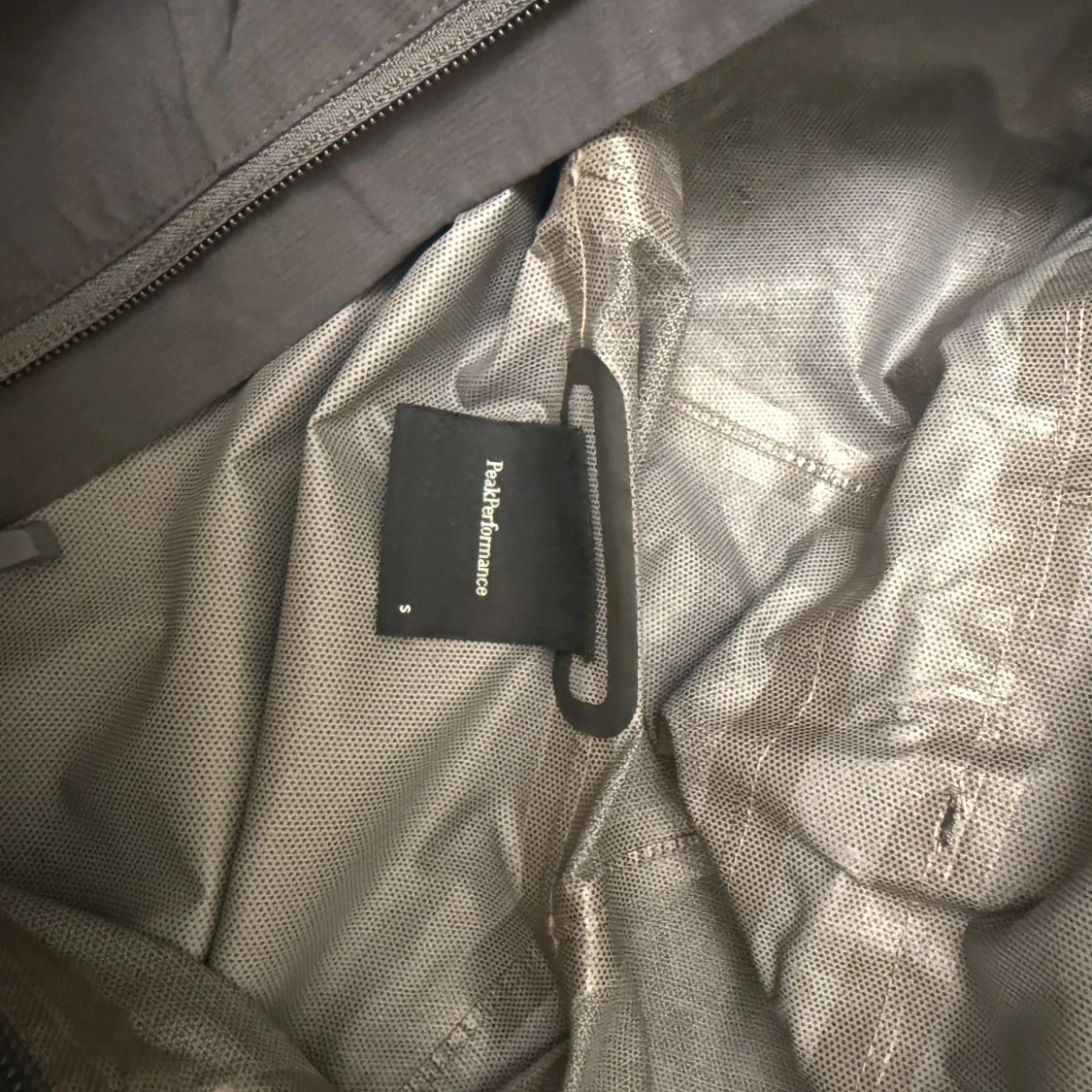 Grå vindjacka Peak Performance  - 3