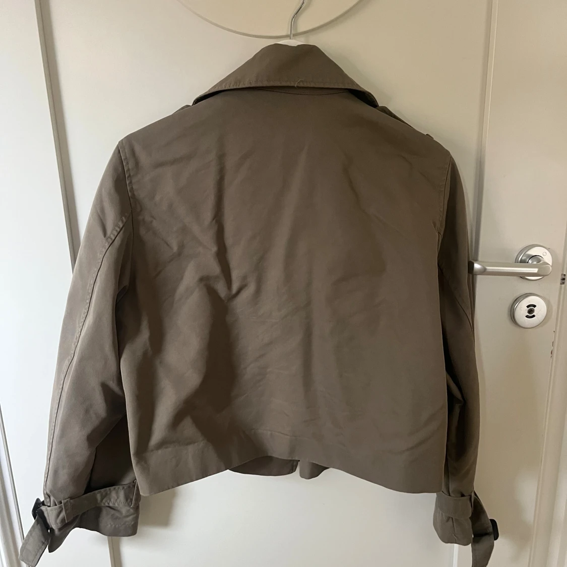 Kort brun/grön trenchcoat från H&M - 2