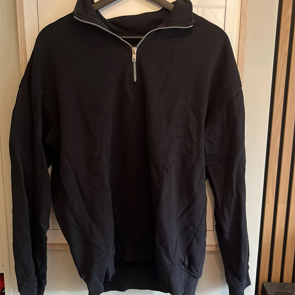 Svart half zip sweatshirt  - 2