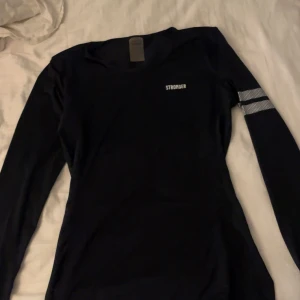 Tröja från stronger - Fin långärmad tröja från stronger, storleken är S