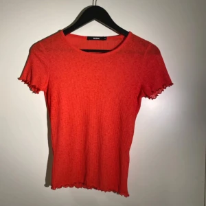 Fin topp XS Bik bok  - Fin topp i klarröd Bik bok 