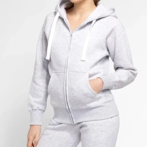 Helt ny russemerch hoodie - Helt ny med prislapp kvar, köpte i fel storlek. Nypris 749kr