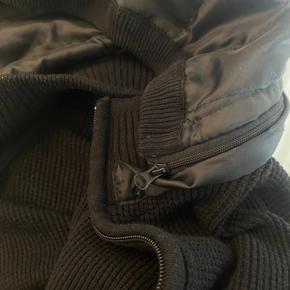 Svart stickad cardigan från Indicode - 3