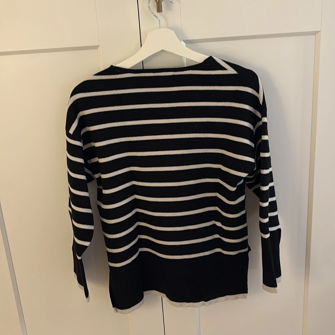 Randig svartvit tröja från MANGO - 1