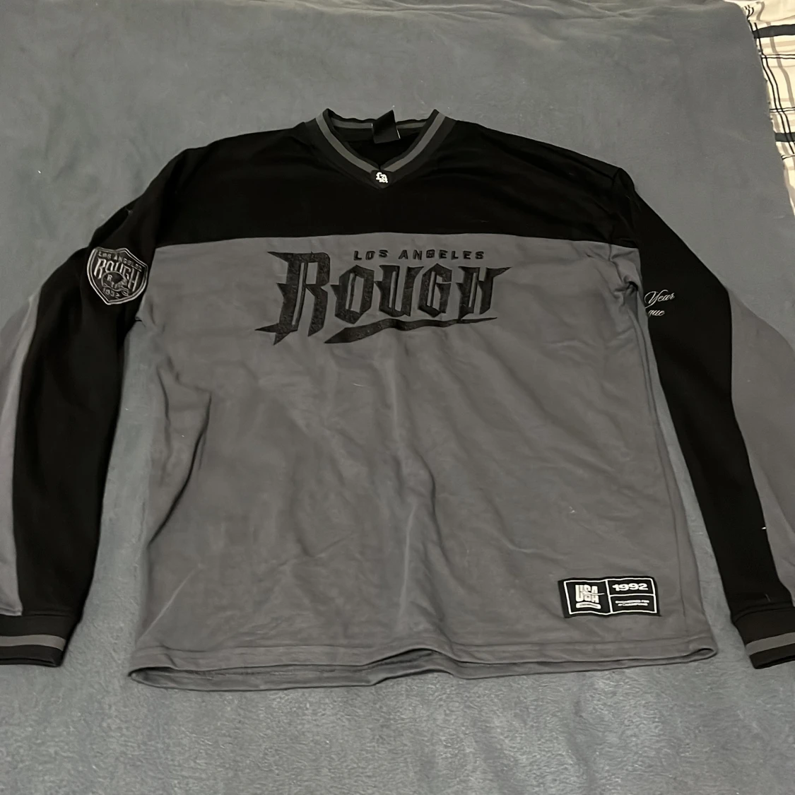 Grå och svart oversized tröja Black Squad