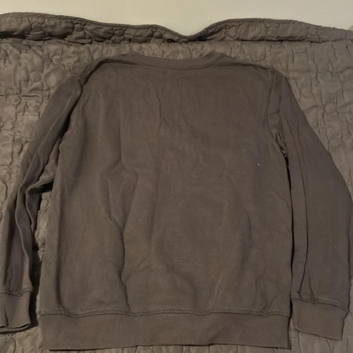 Brun sweatshirt med grafiskt tryck från Ellos - 3