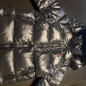 Svart pufferjacka Polo Ralph Lauren XS - Snygg puffer jacka som håller dig varm till vintern finns inga skador eller något 