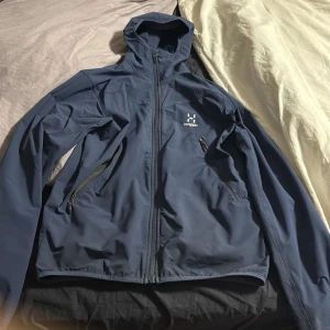 Haglöfs Vindjacka  - Så gott som ny knappt använd. säljer då den ej passar mer