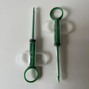 Tablettgivare - Två stycken tablettgivare till djur.