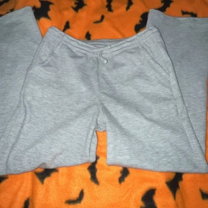 2 par straight leg byxor - Hör av dig om du är intresserad