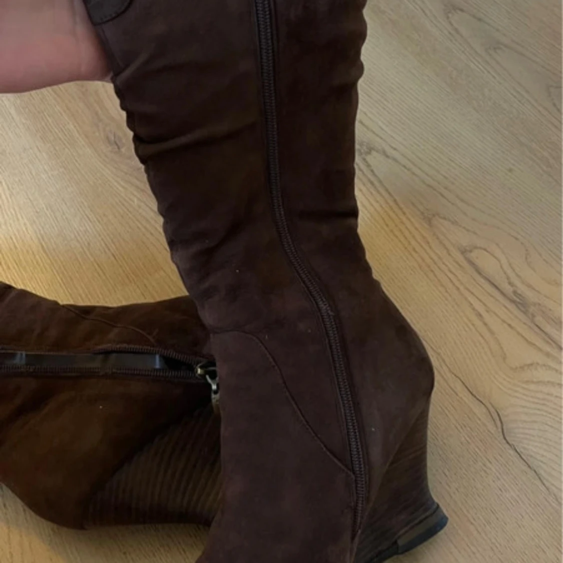 Bruna mockastövlar med kilklack - 1