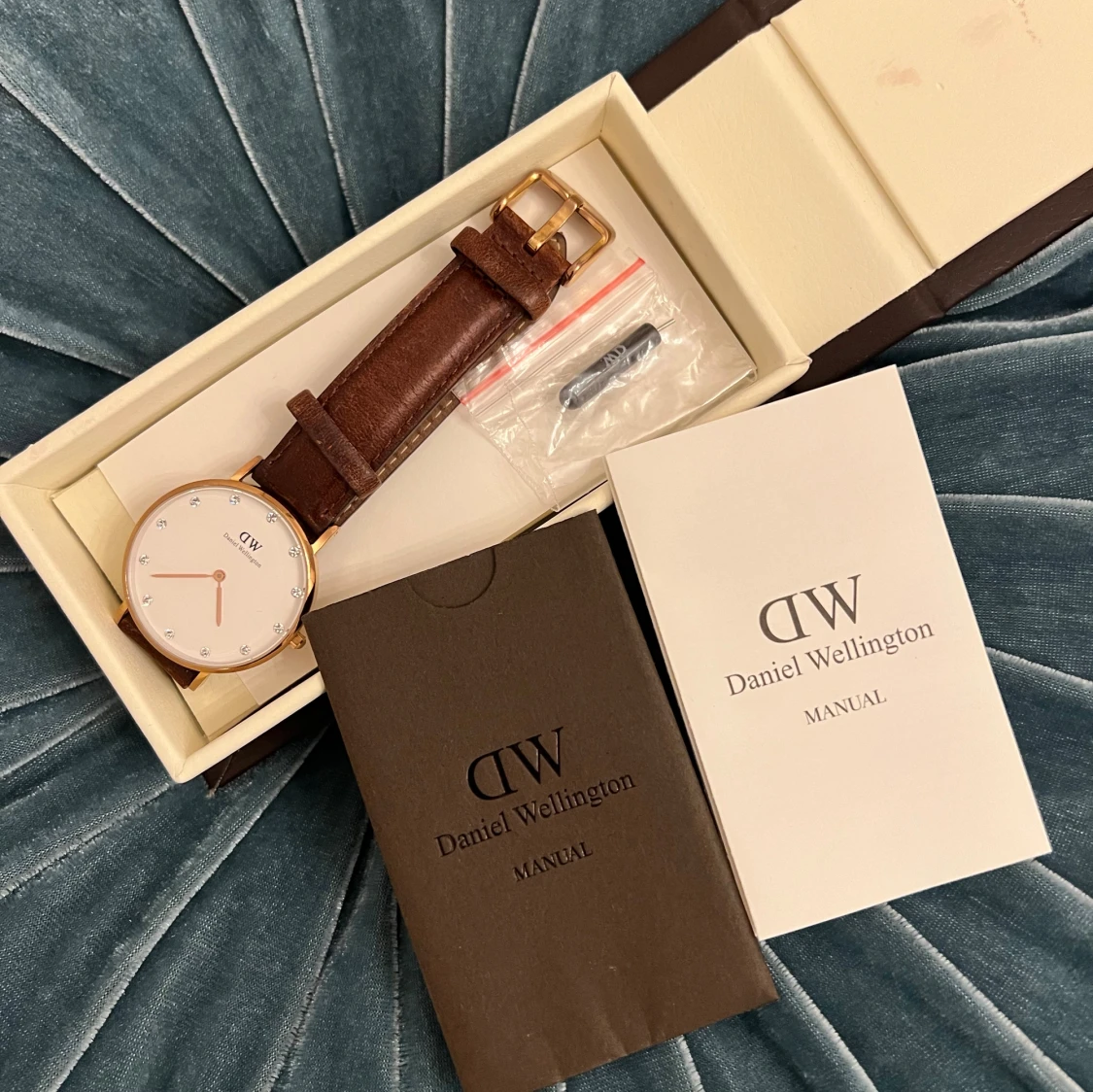 Daniel Wellington klocka med brun läderrem