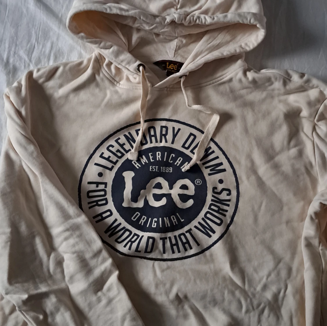 Beige hoodie från Lee med tryck - 2