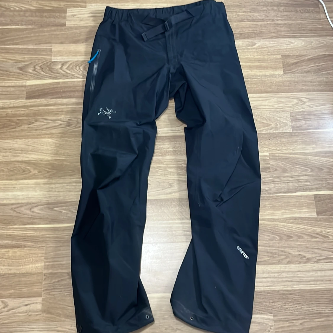 Svarta täckbyxor från Arc'teryx 