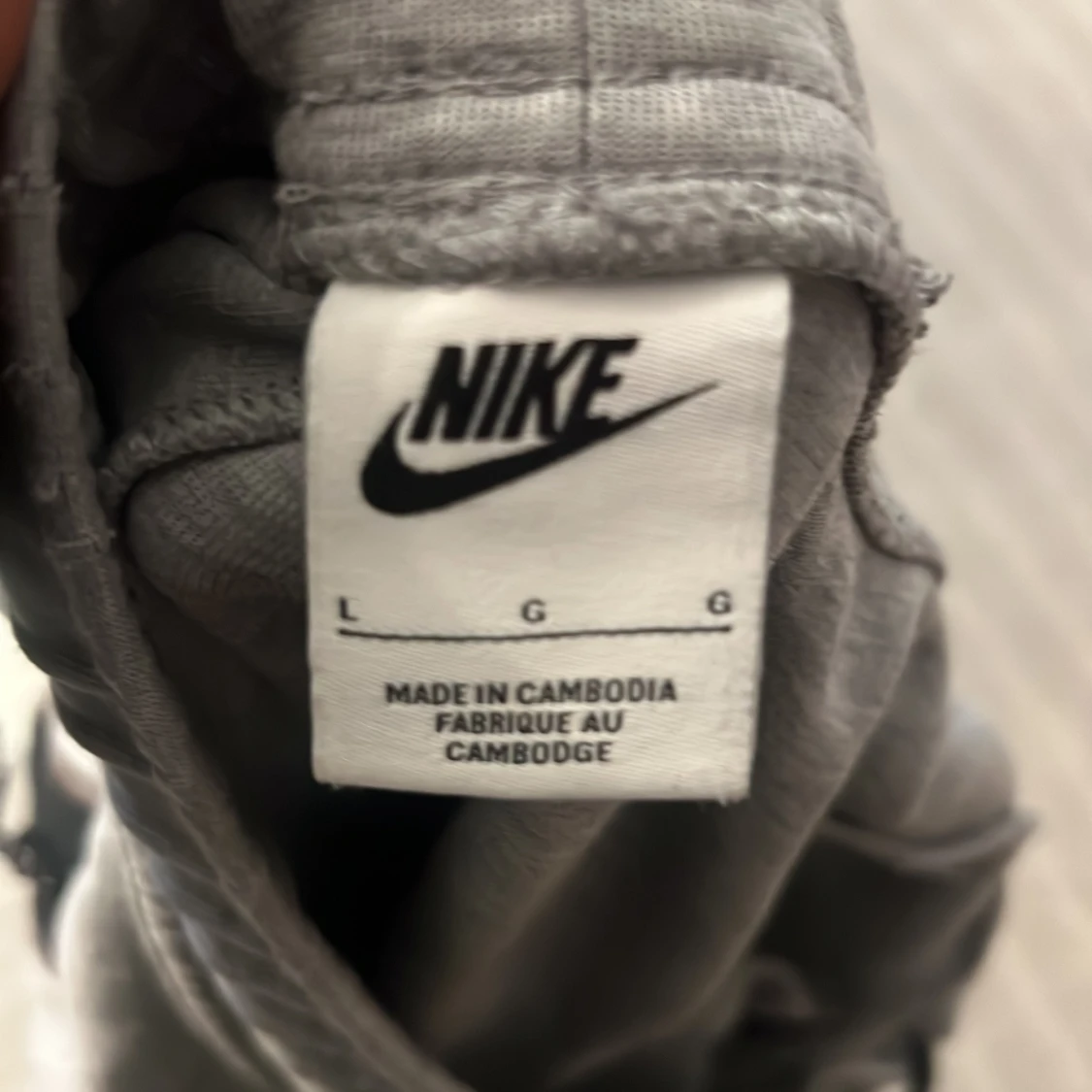 Grå mjukisbyxor från Nike med snörning - 4