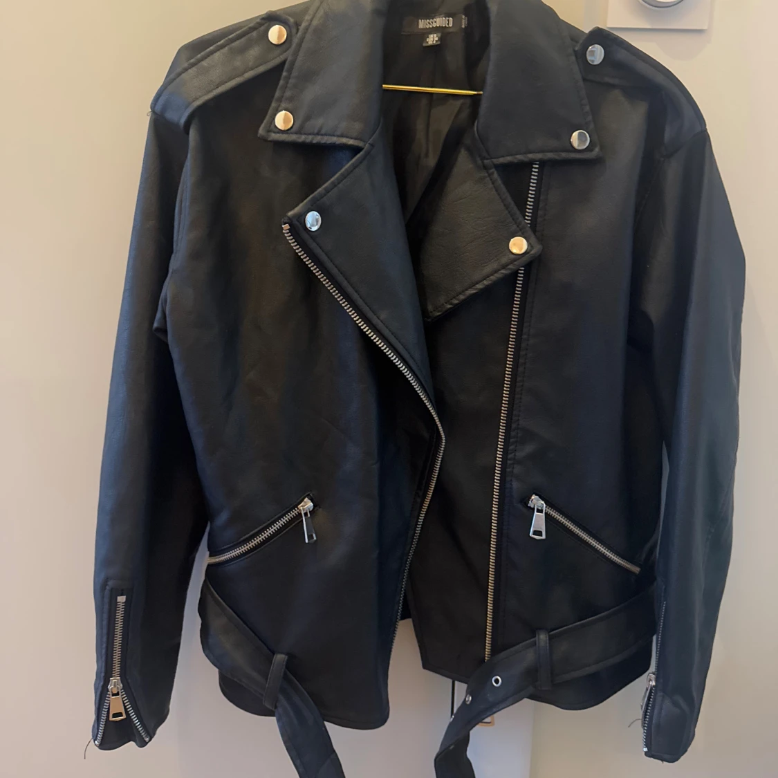 Svart skinnjacka från Missguided