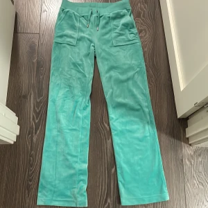 Juicy Couture set  - Säljer mitt juicy set, paketset. Jag har knappt använt det, det är i helt nytt skick.