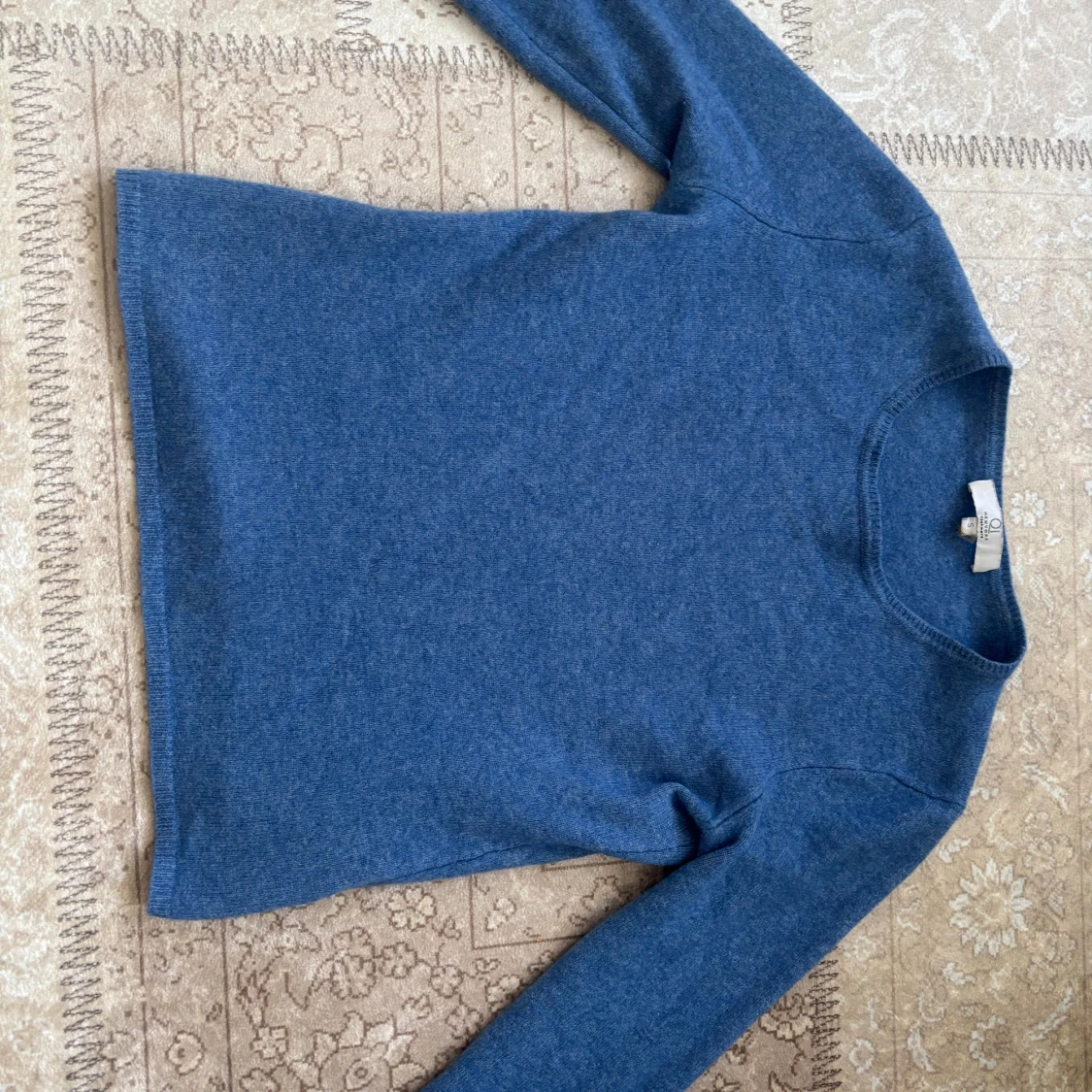 Blå kashmirtröja från Qi New York