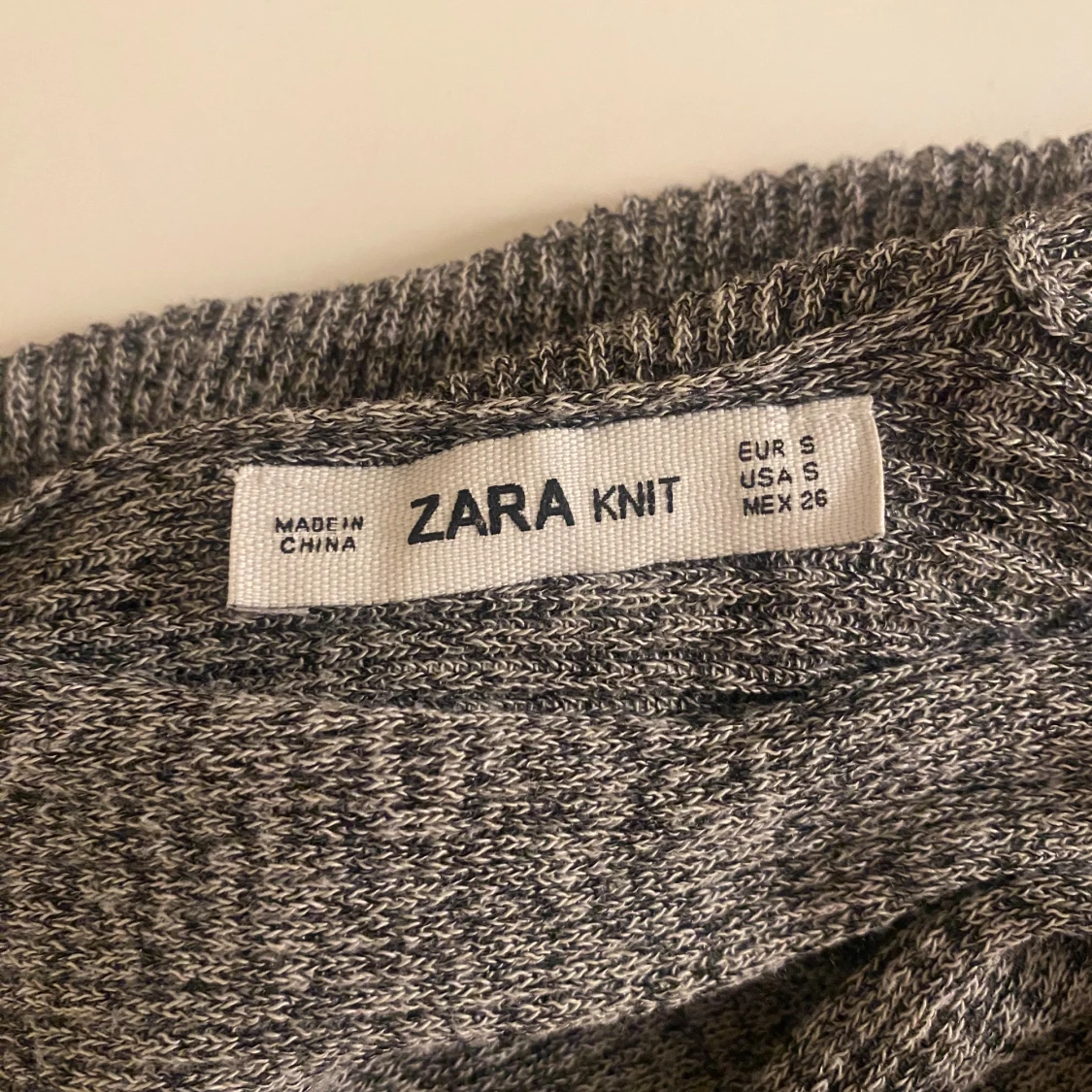 Grå knit Zara v-ringad tröja - 2