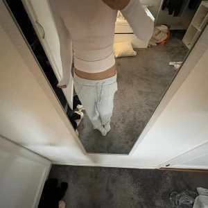 En ljusrosa långärmad tröja från Gina Tricot  - Säljer en ljusrosa långärmad från Gina Tricot i storlek xs. Den är i princip helt ny, använd en gång.