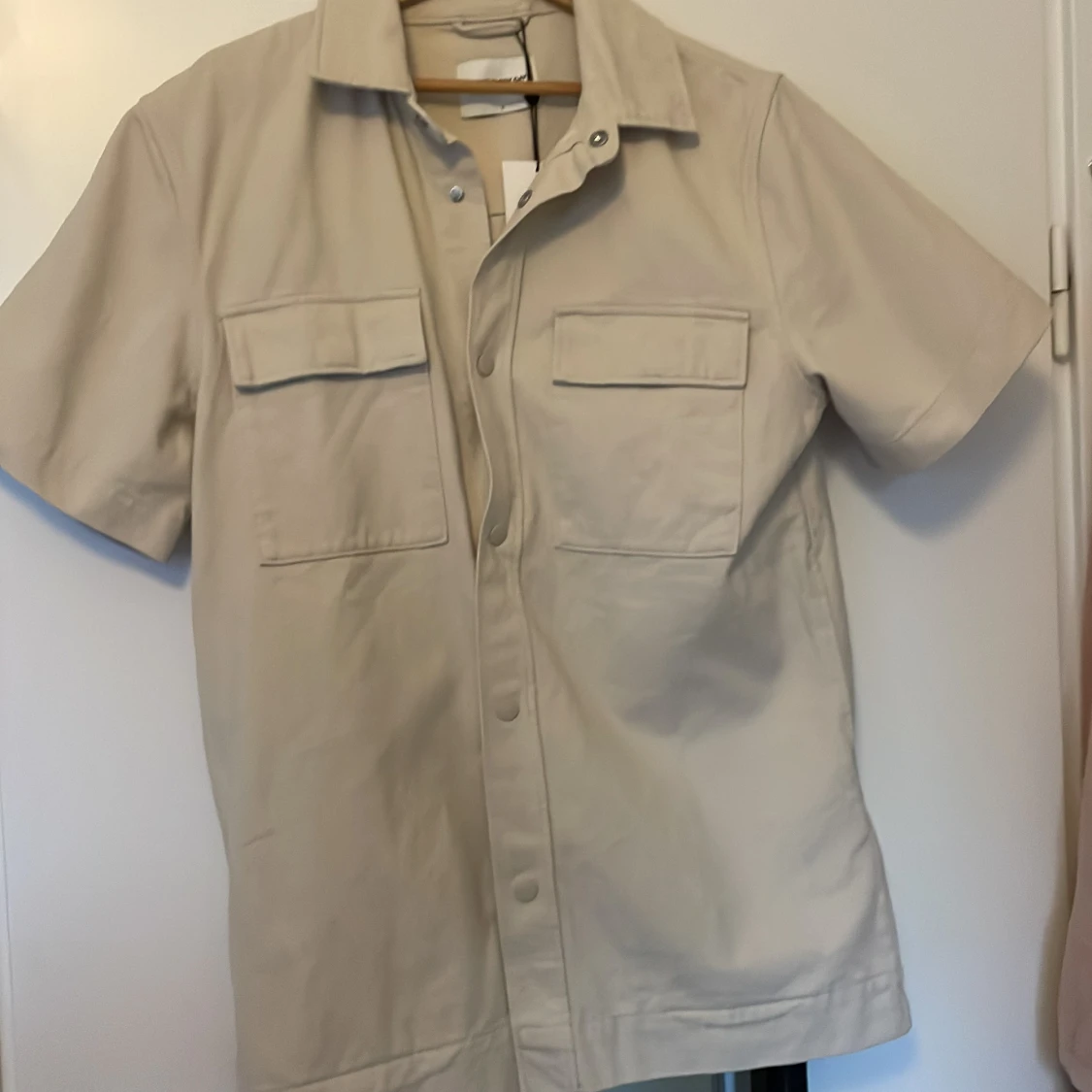 Beige overshirt från These Glory Days