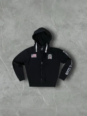 Polo vinson hoodie  - Riktigt fin Polo Vinson hoodie i storlek S. Mycket bra skick. Skriv för frågor eller fler bilder🙏🏼