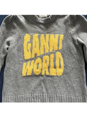 Jättesnygg Ganni tröja  - Den är i toppen skick, jättecool design💖tveka inte vid frågor !