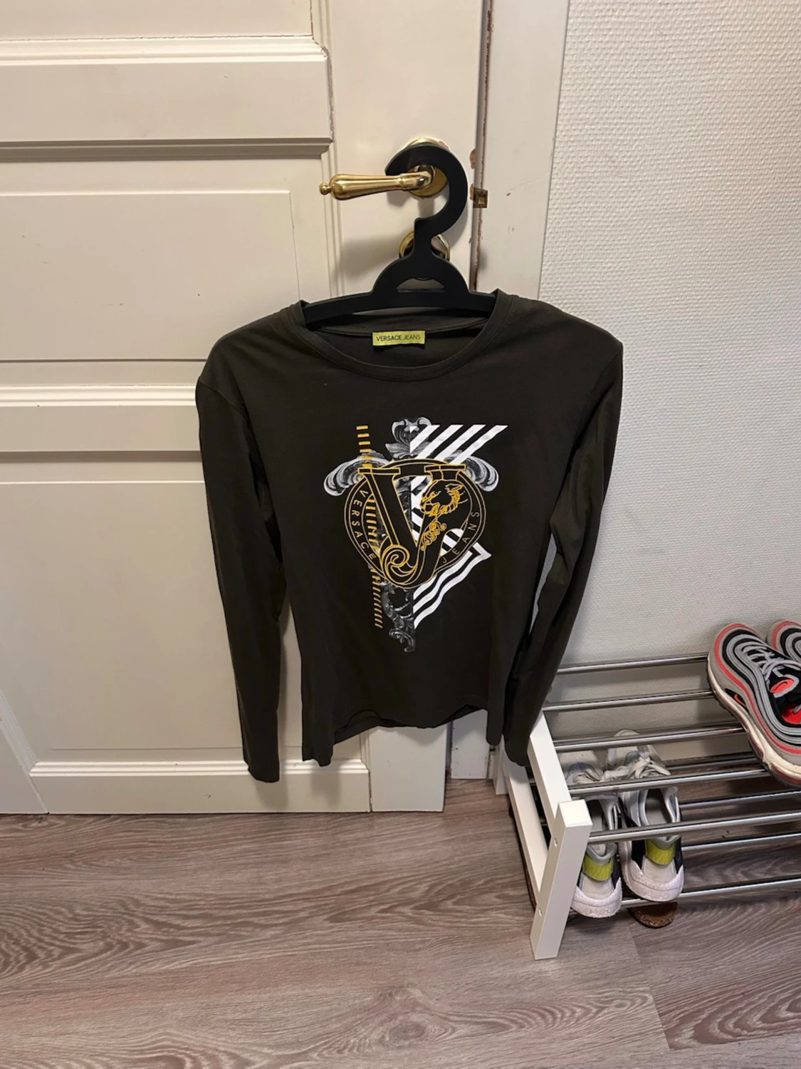 Säljer 7 stycken märkes tröjor  - 3