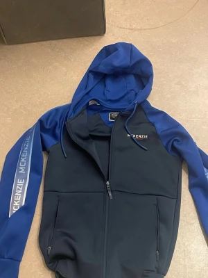 Mcenzie zip - Säljer denna då den inte använd längre, ny skick!
