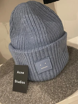 Acne mössa - Jättefint skick. Skickar snabbt🙂