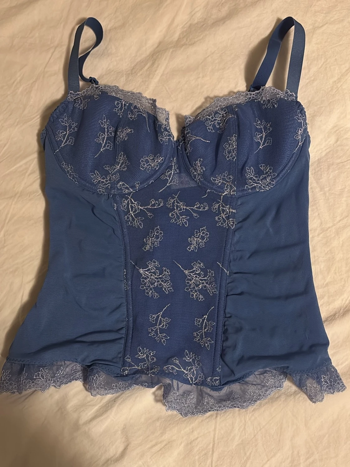 Blå spetskorsett med blommönster