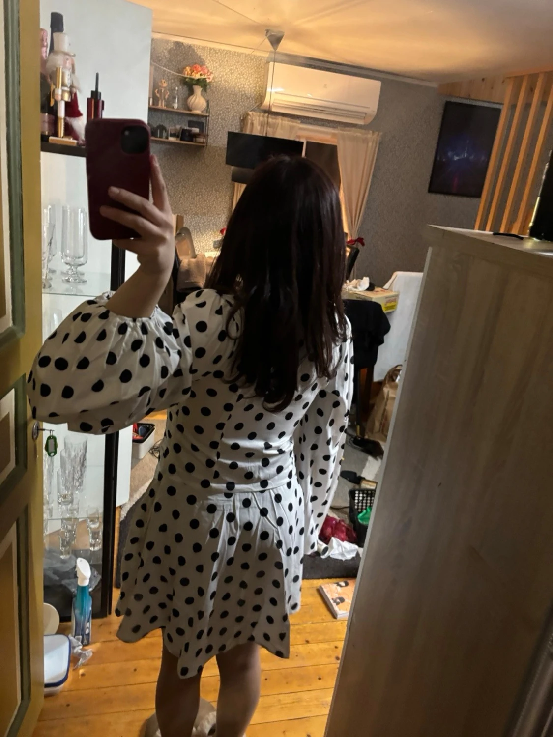 Vit kortklänning med svarta prickar - 3