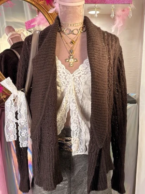 Fin mörkbrun mönsterstickad mohair cardigan kofta stl M - Superfin, ljuvlig och fluffig mohair ull kofta i en djup mörkbrun chokladnyans 🤎 Passar S till M  