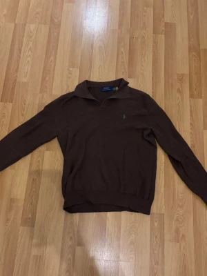 Polo Ralph Lauren long sleeve pullover - Riktigt snygg och sällsynt tröja i bra skick! Priset är ej skrivet i sten (nypris ca 2300) och hör av dig vid funderingar!🤩 