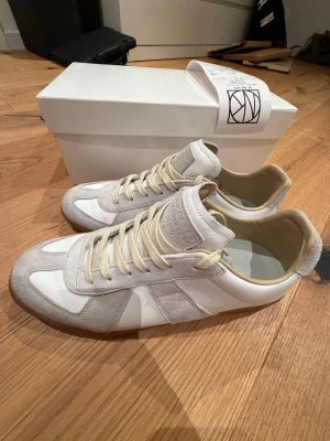 Maison Margiela Gats  - RIKTIGT FINT SKICK-använda 2 gånger- kvitto, box och dustbag medföljs vid köp.