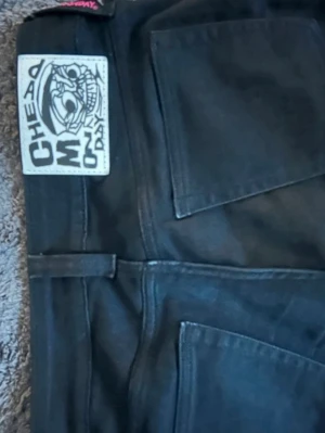 Svarta bootcut jeans från Cheap Monday - Bootcut jeans från cheap monday, klippta i slutet av benen där de var för långa. Storleken är 28/32. Midjemåttet är 35 och efter att jag klippt byxorna är innerbenslängden 79💕  säljer vidare då dessa tyvärr inte passade mig☺️