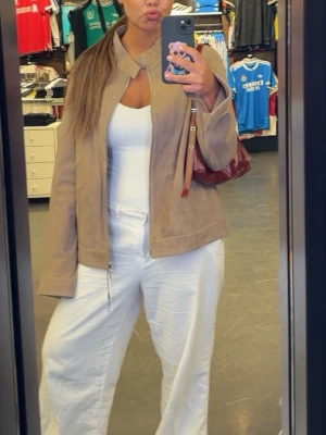 Beige mockajacka med dragkedja - Köpt för 2500 och helt ny!