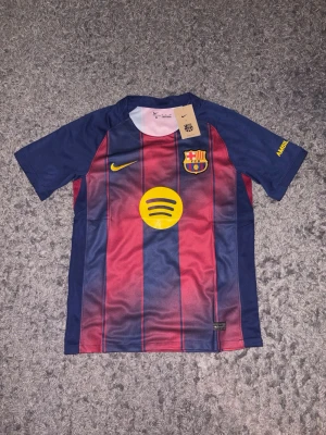 Helt ny Fc Barcelona tröja   - Helt ny i storlek S 