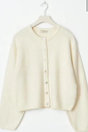 Kofta  - Vit snygg kofta, inte sticksig, storlek xs, oanvänd nyss köpt