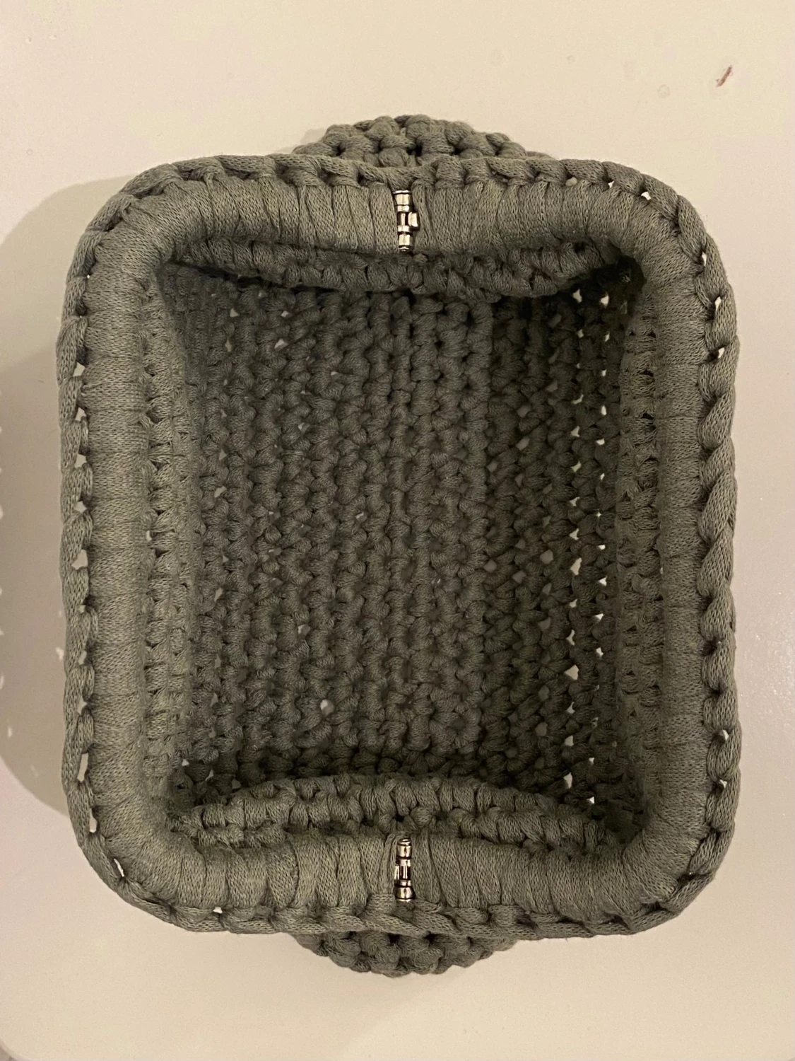 Handvirkade Clutchväska i khakigrön  - 2