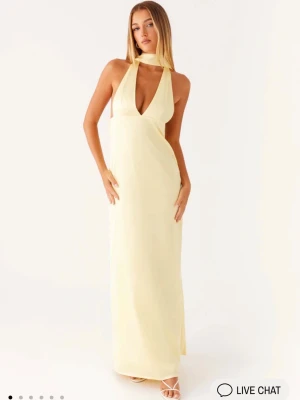 Ljusgul långklänning från peppermayo  - Sååå fin ljusgul långklänning från peppermayo i storlek S💗💗 den är helt ny med prislappen kvar, säljer då den tyvärr var för liten i bysten. Nypris 1,087.00 kr 