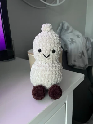 Virkad jordnöt 🥜  - En mjuk och söt virkad jordnöt❣️